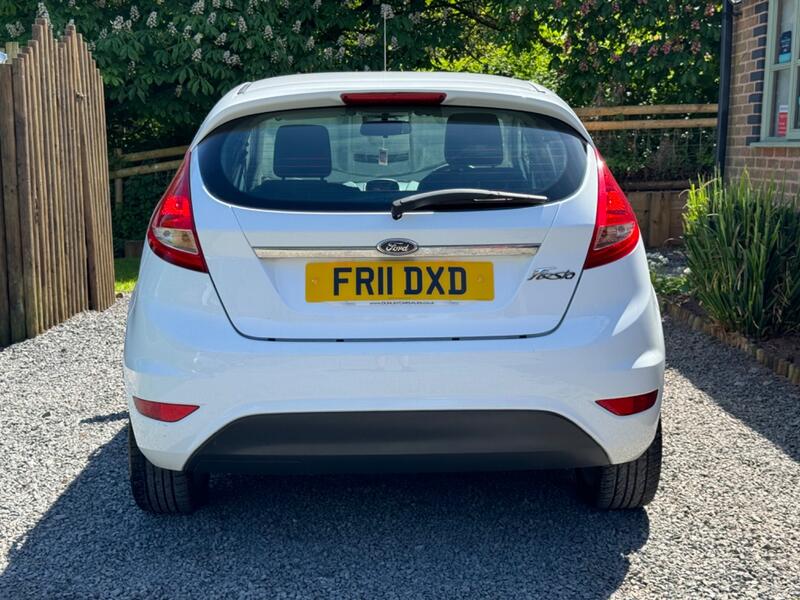 FORD FIESTA 1.4 Zetec 5dr 2011