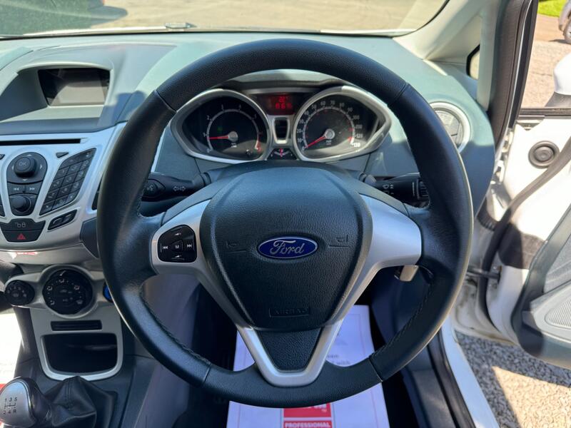 FORD FIESTA 1.4 Zetec 5dr 2011