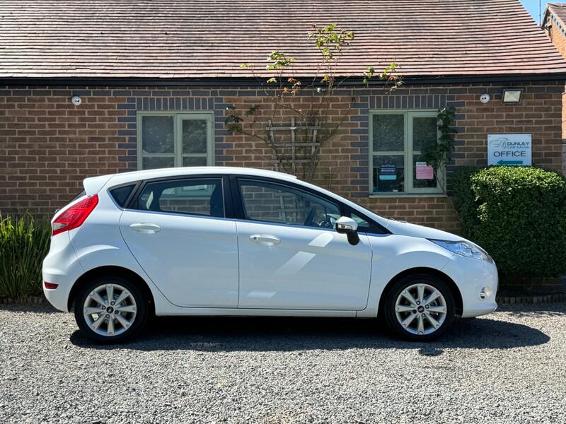 FORD FIESTA 1.4 Zetec 5dr 2011