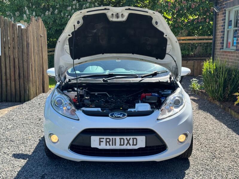 FORD FIESTA 1.4 Zetec 5dr 2011