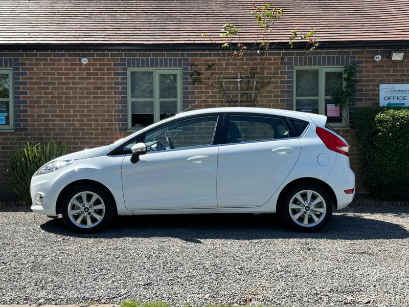 FORD FIESTA 1.4 Zetec 5dr 2011