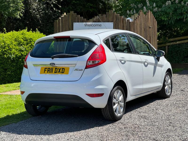 FORD FIESTA 1.4 Zetec 5dr 2011