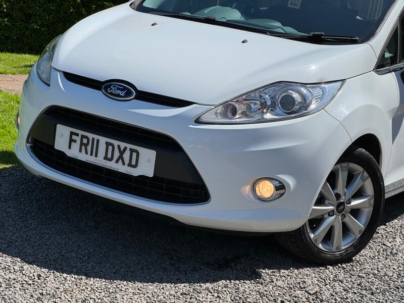 FORD FIESTA 1.4 Zetec 5dr 2011