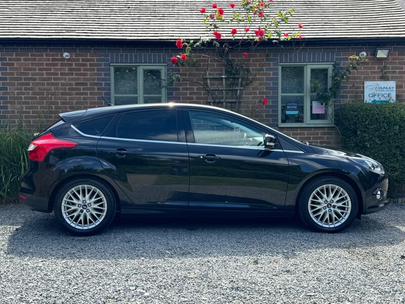 FORD FOCUS 1.6 Zetec Euro 5 5dr 2011