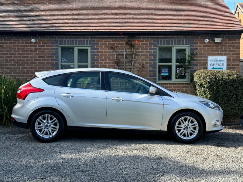 FORD FOCUS 1.0T EcoBoost Titanium Euro 5 (s/s) 5dr 2013