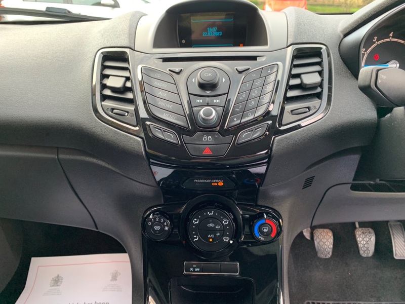 FORD FIESTA ZETEC 2013